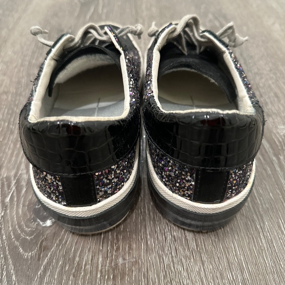 Dolce Vita Black Sneakers - Picture 5 of 7